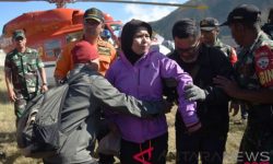 BREAKING NEWS: Tim Gabungan Berhasil Evakuasi Pendaki Gunung Rinjani