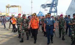 TNI Dukung Tugas Basarnas, Sudah Evakuasi 48 Kantong Jenazah