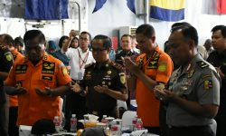 Doa Bersama Keluarga Korban Lion JT-610 di LKP