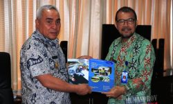 Kepala BPKP Kaltim Serahkan Laporan Pengawasan 2018 ke Gubernur