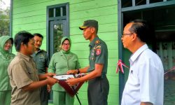 Peduli Rakyat, Dandim Kubar Serahkan Kunci Bedah Rumah