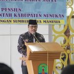 Wakil Bupati Sematkan Tanda Jasa dan Serahkan SK Pensiun PNS
