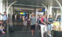 Sempat Tutup Gara-gara Aspal Runway Rusak, Bandara APT Pranoto Dibuka Lagi