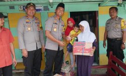 Jum’at Berbagi, Kapolres Bontang Antar Sembako ke Warga