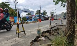 Sudah 3 Bulan Amblas, Jalan Aki Balak Tak Kunjung Diperbaiki