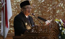 Anggota DPRD Kutim 2019-2024 Dilantik, Gubernur Isran Minta Mesti Kompak Bangun Kutim