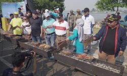 Pemkab Berau Bersama Masyarakat Pesta Bakar Ikan 22 Ton