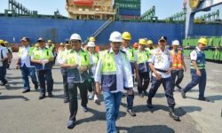 Pemerintah Targetkan Pelayanan di Pelabuhan Tanjung Priok Menjadi 8 TEUS