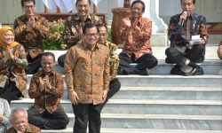 Perkenalkan Para Menteri, Presiden Jokowi: Yang Enggak Serius, Bisa Saya Copot di Tengah Jalan