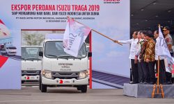 Jokowi Lepas Ekspor Isuzu Traga dan Tantang Ekspor 1 Juta Mobil