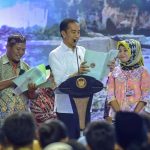 Presiden Jokowi Serahkan 2020 Sertifikat di Gresik