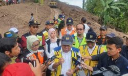 Menteri PUPR Targetkan Jalan Terisolir di Sukmajaya, Bogor, Bisa Diakses Minggu Ini