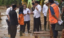 Kunjungi Lebak, Presiden Perintahkan Segera Perbaiki Jembatan dan Sekolah yang Rusak