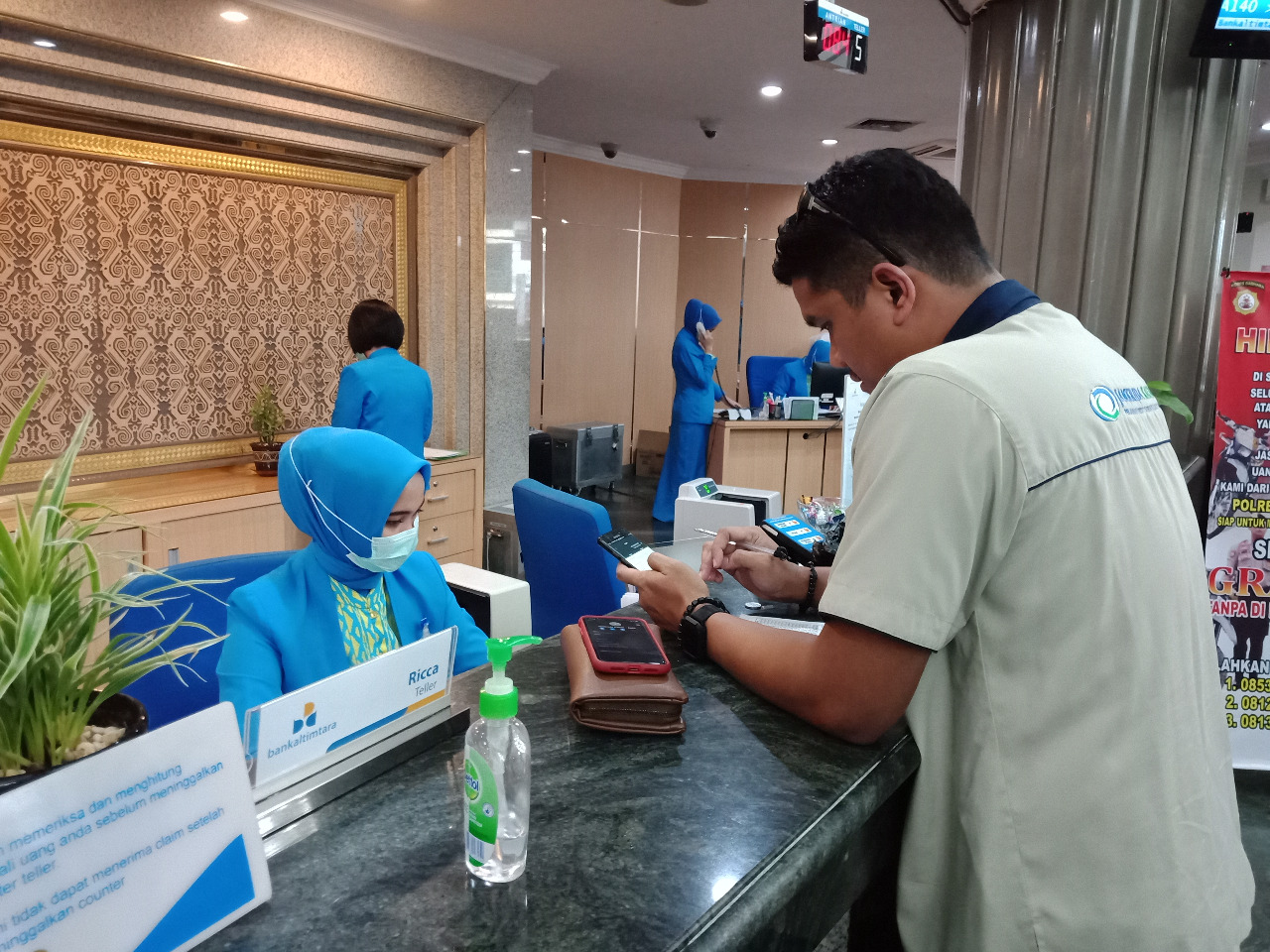 Cegah Covid-19, Bankaltimtara Ikut Lakukan Penyemprotan ...