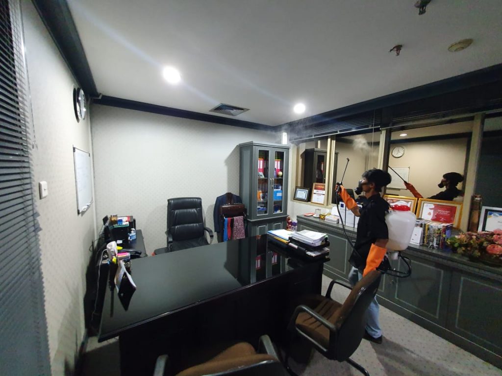 Cegah Covid-19, Bankaltimtara Ikut Lakukan Penyemprotan ...