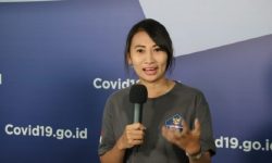 Suka Duka Relawan Perempuan Supir Ambulans COVID-19