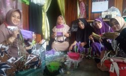 Ikatan Wanita Sulsel Produksi Masker Gratis untuk Warga Tanjung Redeb