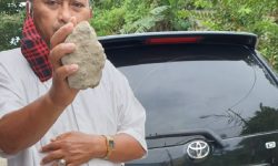 Kaca Mobil Ketua MUI Samarinda Dilempar Pakai Batu di Gunung Manggah