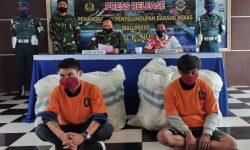 TNI-AL Nunukan Serahkan Tersangka dan 15 Karung Pakaian Bekas Selundupan ke Bea Cukai  