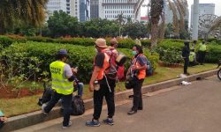 Kapolda Metro Bagikan 1.000 Rompi Khusus Jurnalis Peliput Aksi Demo
