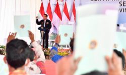 Serahkan 22.007 Sertifikat Tanah, Jokowi Minta Difotocopy
