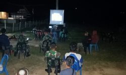 Satgas Pamtas Nobar Film G30S/PKI Bersama Pelajar Perbatasan