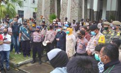Penolakan Terhadap UU Cipta Kerja Menggema Sampai ke Perbatasan Indonesia-Malaysia
