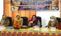 UMKM Diberi Pelatihan Membuat Masker Standar dan Desain Tas Rotan