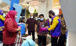 Sarung Samarinda dan Masker Etnik Bikin Kagum Istri Gubernur DI Yogyakarta