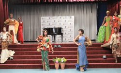 Mahasiswi di Afrika Selatan Ikuti Kompetisi Busana Pengantin Indonesia