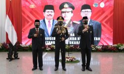 Kapolri Berikan Bintang Bhayangkara Utama kepada Menpan RB dan Menteri ATR/BPN