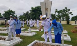 Peringati Hari Armada ke-75, Lanal Nunukan Ziarah ke TMP dan Anjangsana
