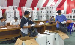 Hadapi Gugatan MK, KPUD Nunukan Buka Kotak Suara Disaksikan Bawaslu dan Kepolisian
