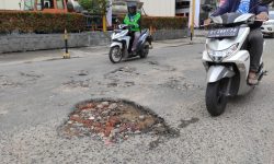 Jalan Rusak di Samarinda Memalukan, Viral Dulu Baru Diperbaiki
