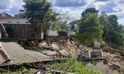 Jalan Longsor di Talangsari Regency, Anak Nyaris Terjebak di Dalam Rumah