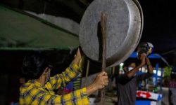Protes Kudeta Militer, Warga Myanmar Memukul Panci dan Wajan