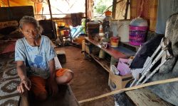 Juliana Ningkede, Penyandang Disabilitas Tinggal di Gubuk Berdindingkan Spanduk