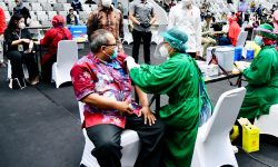 Presiden Jokowi Tinjau Pelaksanaan Vaksinasi Massal SDM Kesehatan di DKI Jakarta