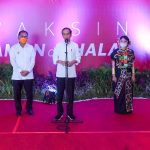 Presiden Jokowi Tinjau Vaksinasi Massal COVID-19 Bagi Guru di Makassar