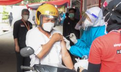 Presiden Jokowi Tinjau Layanan Drive Thru Vaksinasi COVID-19 di Kota Bogor
