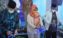 Dian Siswarini Resmikan Masjid Wakaf Karyawan XL Axiata