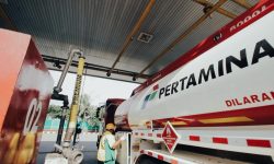 PT Pertamina Patra Niaga dan PT AKR Corporindo Salurkan 15,1 Juta KL Solar