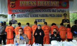 Polisi Bongkar Industri Obat Terlarang Omzet Rp1,5 Miliar