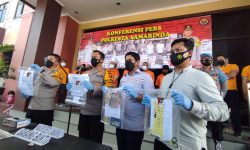 Polisi Bongkar Sindikat Pemalsu Kartu Vaksin & PCR di Samarinda, 9 Orang Dipenjara
