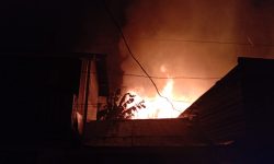 Kebakaran di Jalan Tenggiri Samarinda Hanguskan Tiga Bangunan
