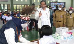 Presiden Jokowi Apresiasi Antusiasme Masyarakat Papua Barat Ikuti Vaksinasi Covid-19