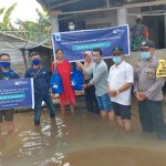 Peduli Bencana, Karyawan XL Axiata Salurkan Bantuan Korban Banjir di Kalbar