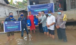 Peduli Bencana, Karyawan XL Axiata Salurkan Bantuan Korban Banjir di Kalbar