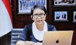 Menlu Imbau WNI Tak Bepergian ke Luar Negeri