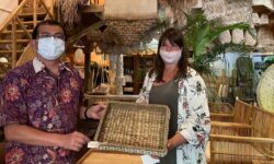 Cape Town : Toko Furniture “8 Degrees South” Hadirkan Produk Asal Bali
